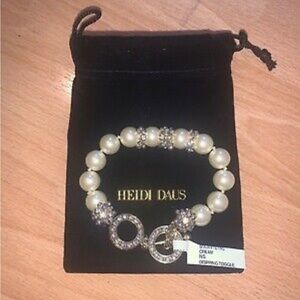 Heidi Daus women’s pearl bracelet